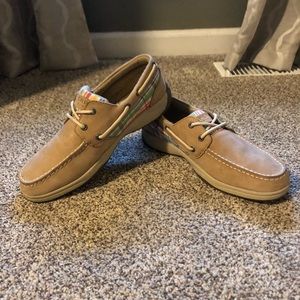 Women’s Sperrys. Tan with pink plaid. Size 6. Like new!